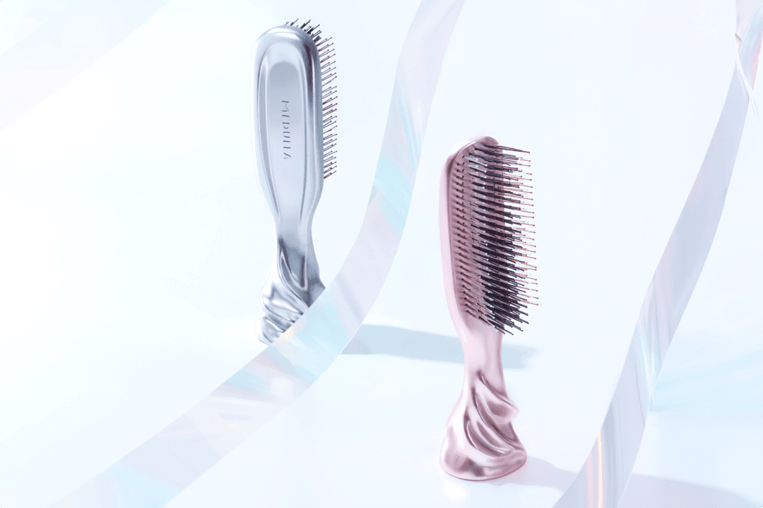 機能美を極めた「スカルプリフトブラシ シルク+」が新登場。新色ピンク&自立設計でさらに使いやすく。